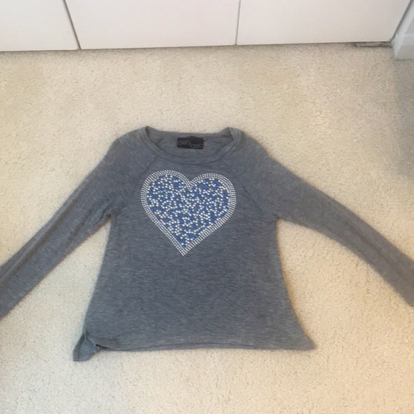 CHIC2CHIC Studded Heart Long Sleeve Tee - Picture 2 of 3